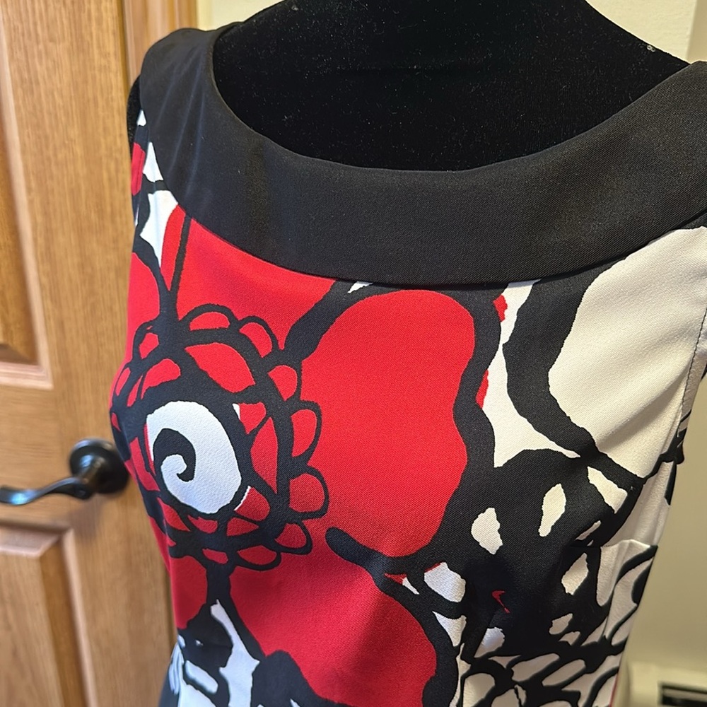 Connected Apparel Red Black Flowered Dress size 6 - Picture 3 of 9